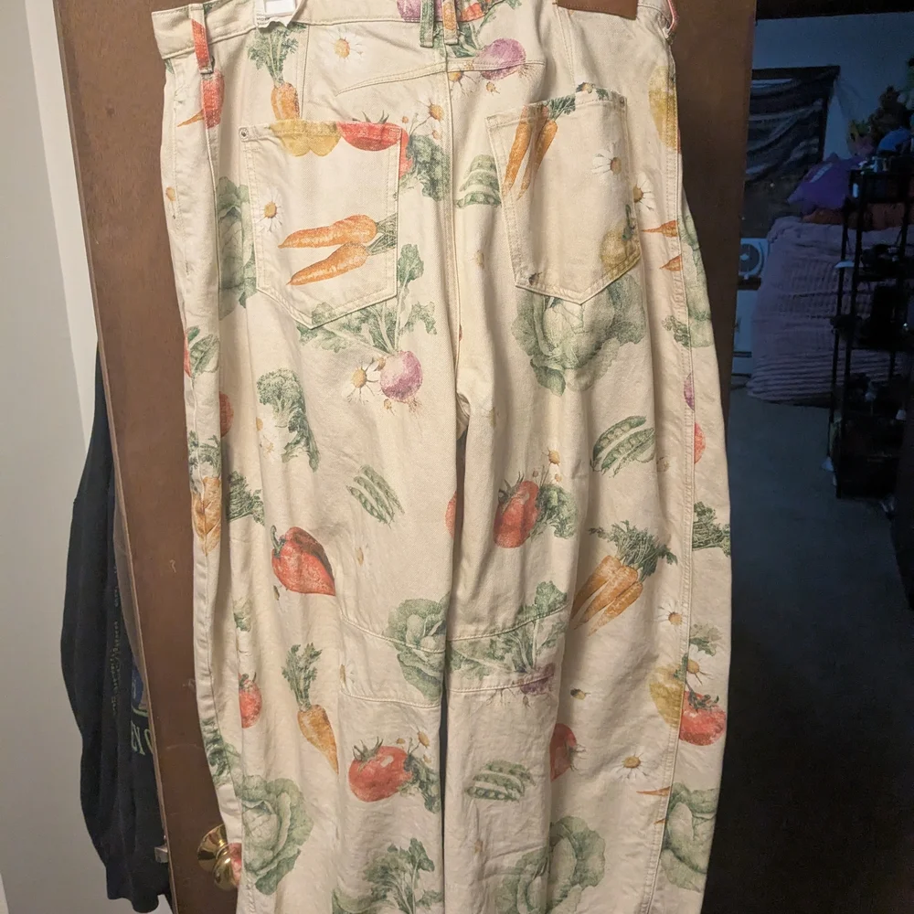 We The Free Good Luck Printed Barrel Jeans "Vegetables" - Picture 3 of 6